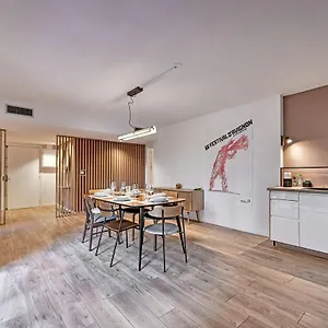 Nouveau - Aux Marches Du Palais - Spacieux - Loggia Appartement Avignon