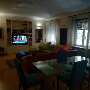 https://casa-delloca.it-romehotels.com
